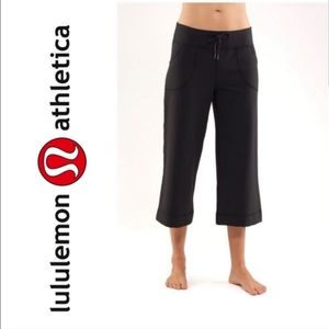 Lululemon wide leg crop pants 19"